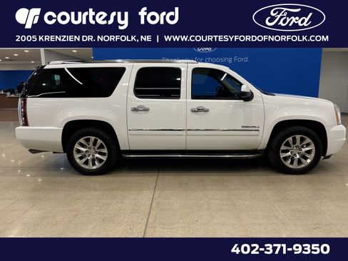 Used 2011 GMC Yukon XL Denali image 1