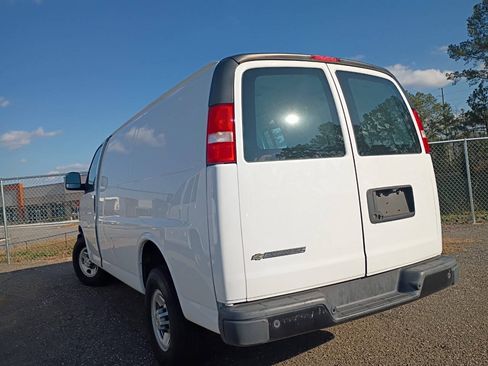 Used 2022 Chevrolet Express 2500 w/ Driver Convenience Package RWD image 6