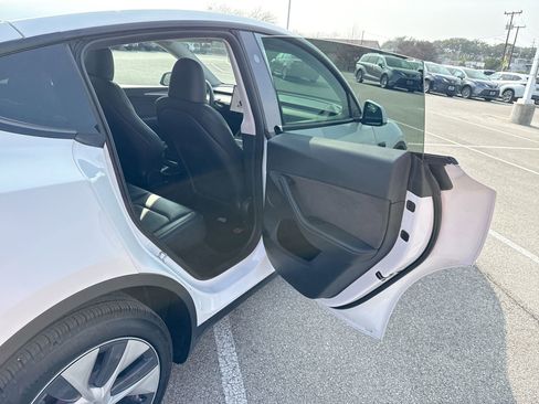 Used 2024 Tesla Model Y 2WD image 20
