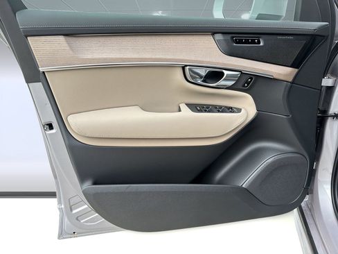 New 2026 Volvo XC90 T8 Ultra w/ Protection Package Premier AWD/4WD image 22