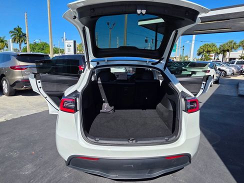 Used 2021 Tesla Model Y Long Range image 13