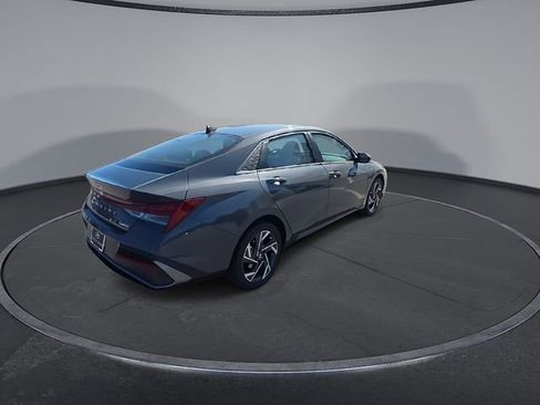 New 2026 Hyundai Elantra Limited FWD image 9