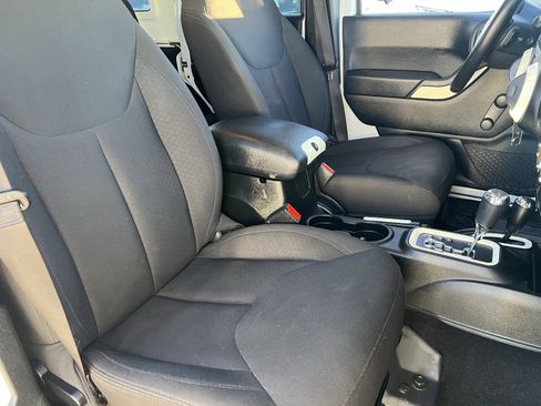 Used 2018 Jeep Wrangler Unlimited Sport image 13