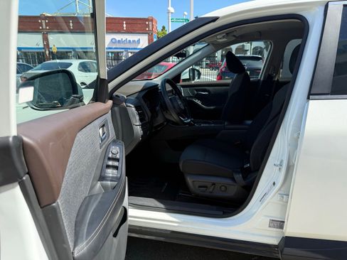 Used 2023 Nissan Rogue SV image 24