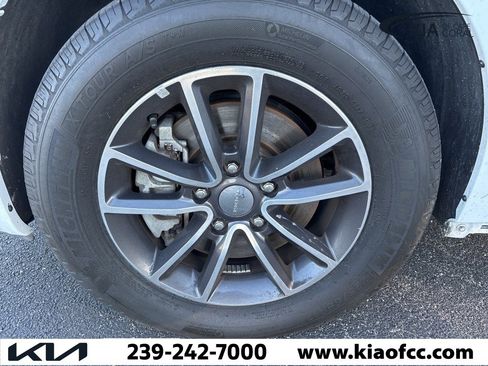 Used 2017 Dodge Grand Caravan SXT image 20