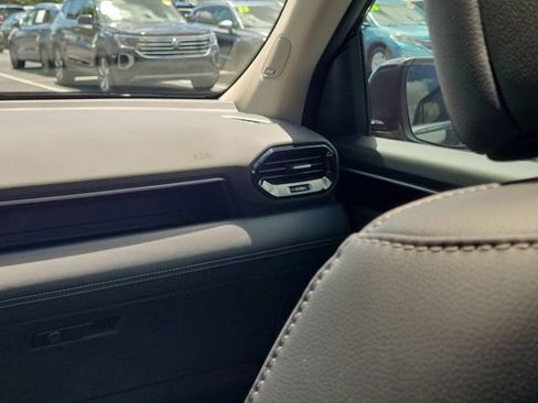 Certified 2023 Honda Pilot Touring image 4
