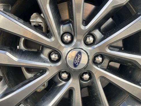 Used 2021 Ford Expedition Limited image 9