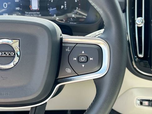 Used 2019 Volvo XC40 T5 Momentum image 33