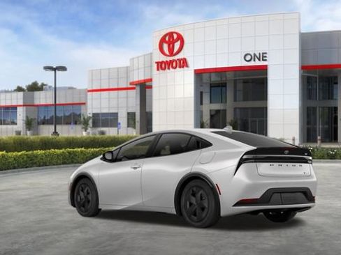New 2026 Toyota Prius Plug-In Hybrid FWD image 9