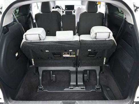 Used 2025 Toyota Sienna LE image 31