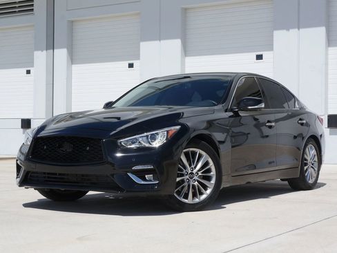 Used 2019 INFINITI Q50 Luxe w/ Essential Package (3.0T Luxe) AWD/4WD image 5