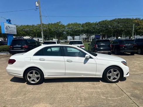 Used 2016 Mercedes-Benz E 350 4MATIC Sedan w/ Premium Package image 4
