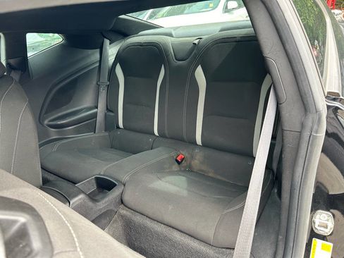Used 2019 Chevrolet Camaro LT w/ Technology Package RWD image 10