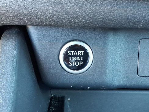 Used 2023 Nissan Rogue SV image 11