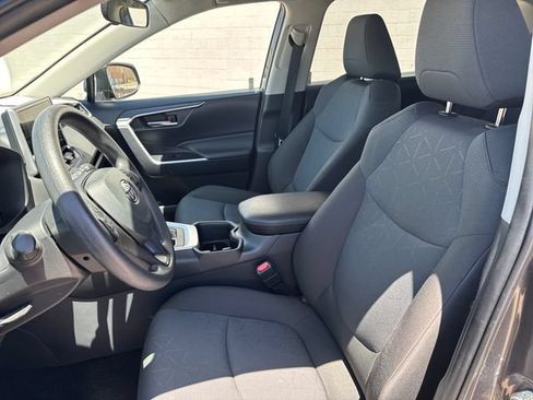 Used 2025 Toyota RAV4 XLE AWD/4WD image 9