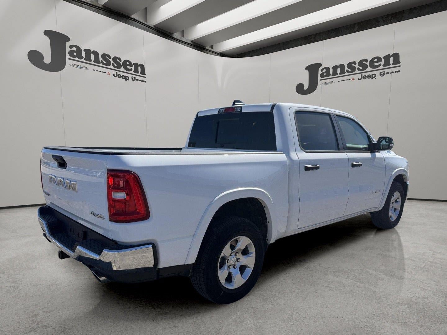 Used 2025 RAM 1500 Big Horn AWD/4WD image 4