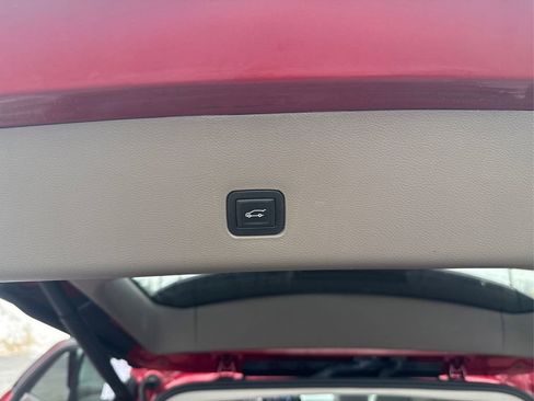 Used 2018 Chevrolet Traverse LT image 22