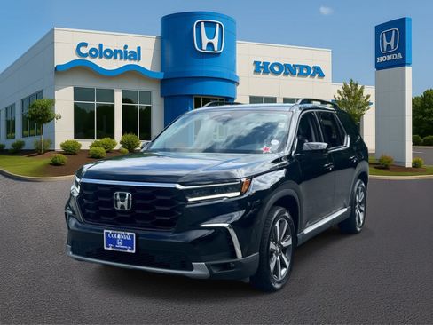 Used 2024 Honda Pilot Touring image 1