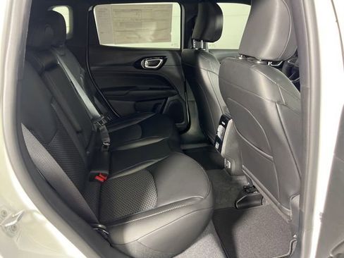 New 2026 Jeep Compass Latitude image 12