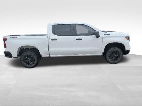 Used 2025 Chevrolet Silverado 1500 Custom Trail Boss w/ LPO, Dark Essentials Package AWD/4WD image 2