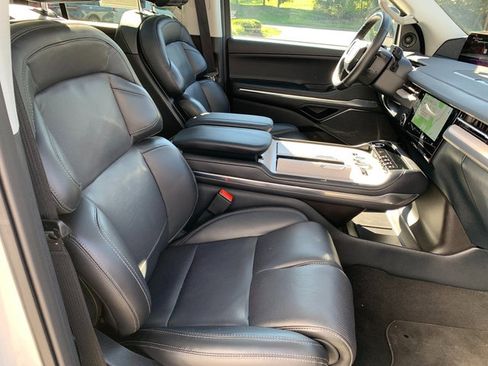 Certified 2025 Lincoln Navigator L Reserve AWD/4WD image 12