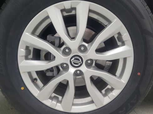 Used 2018 Nissan Rogue SV image 31