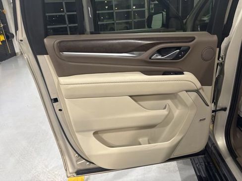 Used 2021 GMC Yukon XL Denali w/ Denali Premium Package image 23