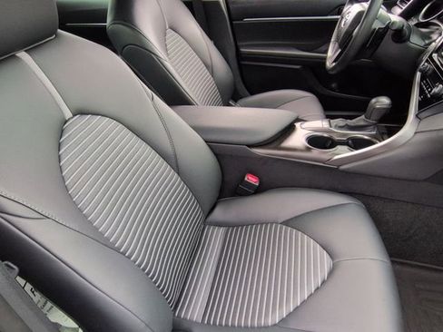 Used 2024 Toyota Camry SE w/ Convenience Package image 40