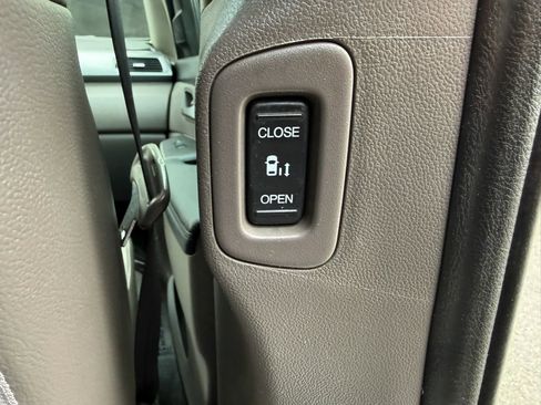 Used 2012 Honda Odyssey Touring Elite image 26