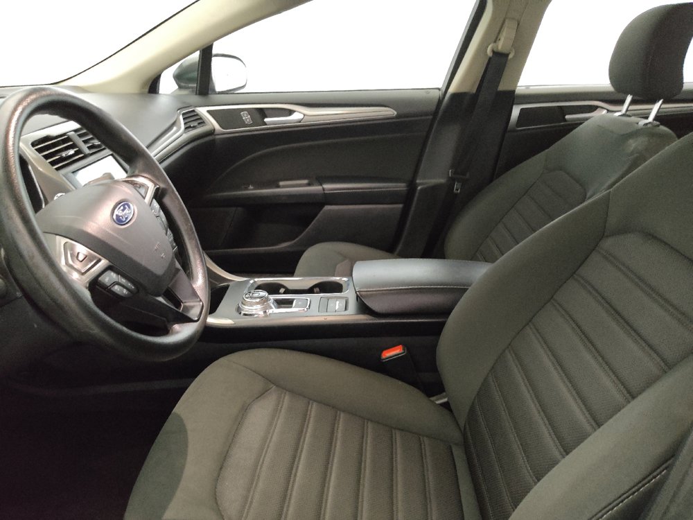 Used 2019 Ford Fusion SE FWD image 17
