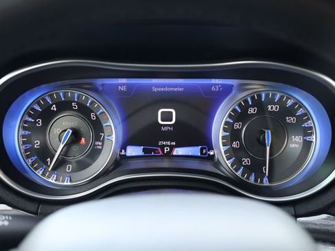 Used 2022 Chrysler 300 Touring w/ Sport Appearance Package image 16