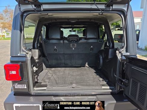 Used 2022 Jeep Wrangler Unlimited Sahara w/ LED Lighting Group AWD/4WD image 49
