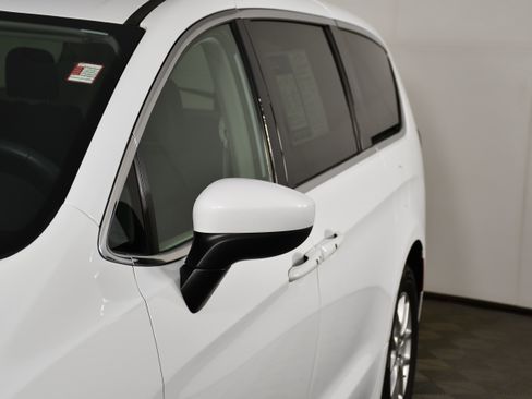 Used 2023 Chrysler Voyager LX FWD image 13