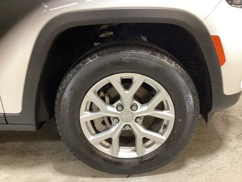 Certified 2023 Jeep Grand Cherokee Limited AWD/4WD image 13