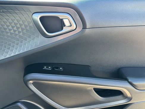 Used 2020 Kia Soul S image 23