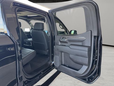 Used 2022 Chevrolet Silverado 1500 LTZ w/ LTZ Convenience Package II AWD/4WD image 25