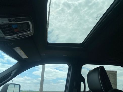 New 2026 RAM 2500 Laramie AWD/4WD image 17