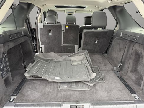 Used 2022 Land Rover Discovery S image 22