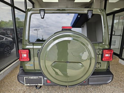 Used 2021 Jeep Wrangler Unlimited Sahara w/ Cold Weather Group AWD/4WD image 3