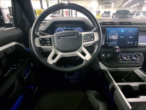 Used 2025 Land Rover Defender 130 X-Dynamic SE image 5