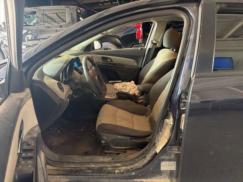 Used 2014 Chevrolet Cruze LS FWD image 6