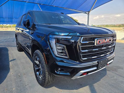 Used 2025 GMC Yukon XL AT4 w/ AT4 Premium Package AWD/4WD image 2