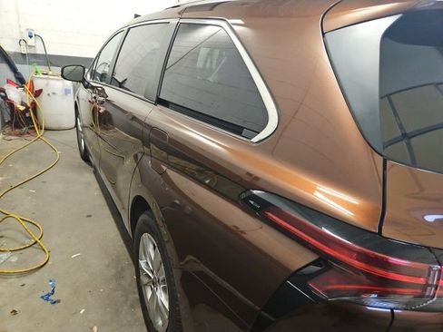 Used 2022 Toyota Sienna Limited image 12