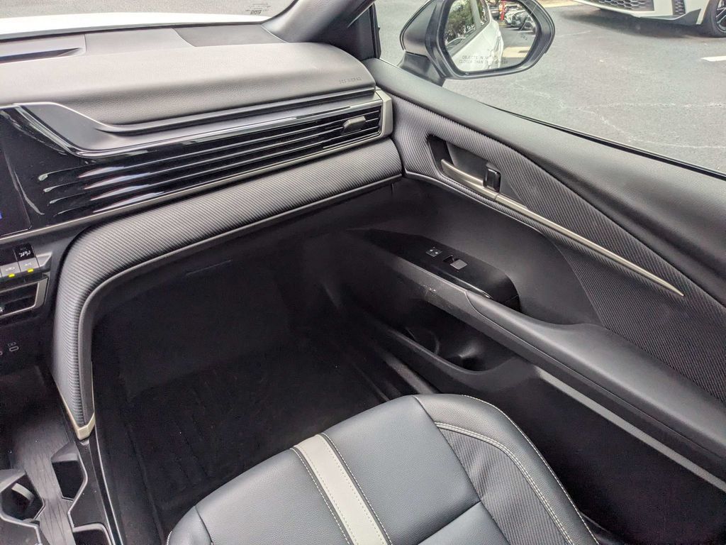 Used 2025 Toyota Camry SE FWD image 19