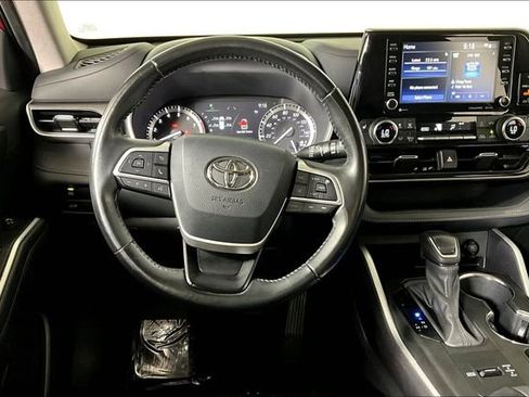 Used 2022 Toyota Highlander XLE image 5