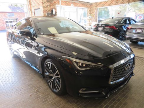 Used 2018 INFINITI Q60 3.0t Luxe image 3