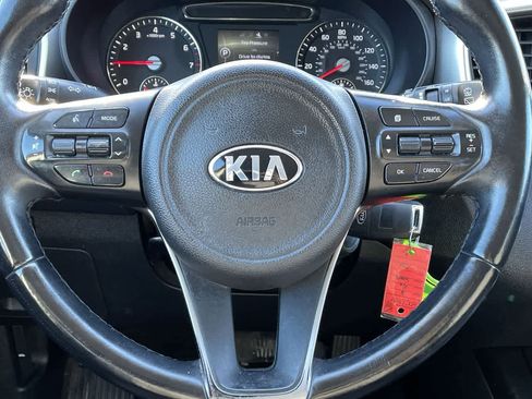 Used 2016 Kia Sorento LX w/ LX Convenience Package image 10