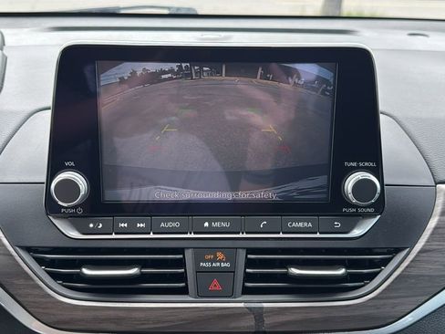 Used 2025 Nissan Altima 2.5 SV FWD image 22