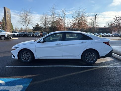 Certified 2024 Hyundai Elantra SEL image 3