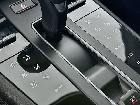 Certified 2026 Porsche Macan AWD/4WD image 21